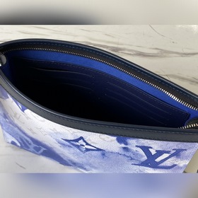 LV Артикул： M80460 Синяя сумка POCHETTE VOYAGE среднего размера 