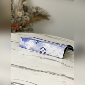 LV Артикул： M80460 Синяя сумка POCHETTE VOYAGE среднего размера 