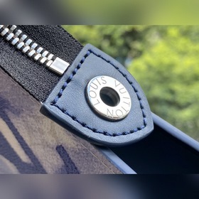 LV Артикул： M80460 Синяя сумка POCHETTE VOYAGE среднего размера 