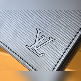 LV Артикул： M80589 Клатч Компактная сумка, вдохновленная дизайн