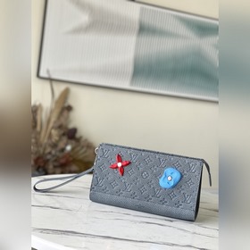 LV Артикул： M81556 Серый кожаный клатч Серия сумок Сумки Клатч