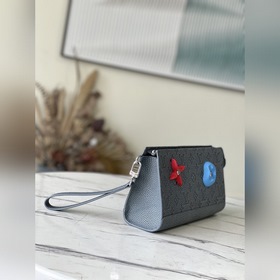 LV Артикул： M81556 Серый кожаный клатч Серия сумок Сумки Клатч