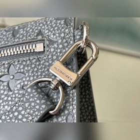 LV Артикул： M81556 Серый кожаный клатч Серия сумок Сумки Клатч