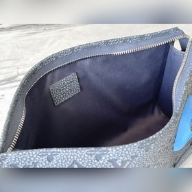 LV Артикул： M81556 Серый кожаный клатч Серия сумок Сумки Клатч