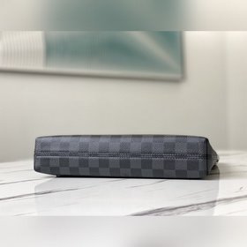 LV Артикул： M60417 Черный New Pouch Сумка Новая модель New Pouch