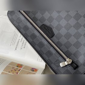 LV Артикул： M60417 Черный New Pouch Сумка Новая модель New Pouch