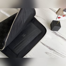LV Артикул： M60417 Черный New Pouch Сумка Новая модель New Pouch
