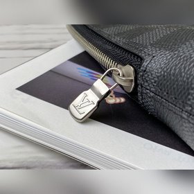 LV Артикул： M60417 Черный New Pouch Сумка Новая модель New Pouch