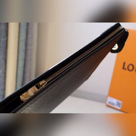 LV POCHETT VOYAGE сумочка Модель M30395, черный Pochette Voyage 