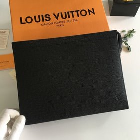 LV Модель M30675 Сумка среднего размера POCHETTE VOYAGE из кожи с