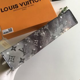 LV Модель M44448 Сумка Pochette Voyage Louis Vuitton обратил сво