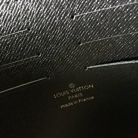 LV Модель M44448 Сумка Pochette Voyage Louis Vuitton обратил сво