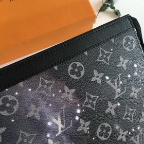 LV Модель M44448 Сумка Pochette Voyage Louis Vuitton обратил сво