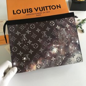 LV Модель M44448 Сумка Pochette Voyage Louis Vuitton обратил сво