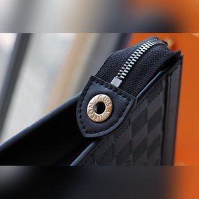 Средняя сумка LV POCHETTE VOYAGE Модель M61692 Кожа Эта новая сум
