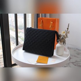 Средняя сумка LV POCHETTE VOYAGE Модель M61692 Кожа Эта новая сум