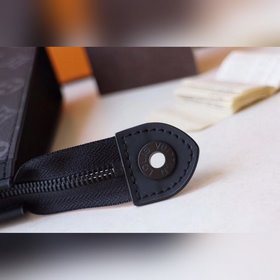 LV модель M61692 средняя сумка с лентой Эта новая сумка среднего 