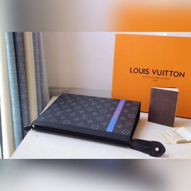 LV модель M61692 средняя сумка с лентой Эта новая сумка среднего 