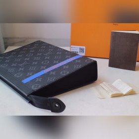 LV модель M61692 средняя сумка с лентой Эта новая сумка среднего 