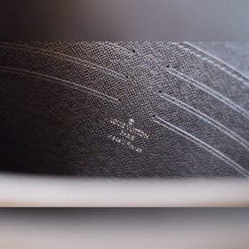 LV модель M61692 средняя сумка с лентой Эта новая сумка среднего 