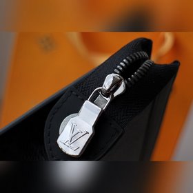 LV Модель M61692 Серебристый сумка POCHETTE VOYAGE Эта новая су