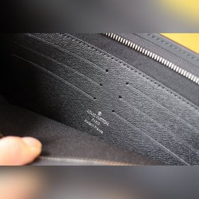 LV Модель M61692 Серебристый сумка POCHETTE VOYAGE Эта новая су
