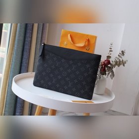 Сумка LV DAILY, модель M62048  Эта сумка Daily из знаковой ткани