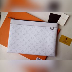 LV POCHETTE APOLLO Сумка Модель M62291 Эта сумка, изготовленная