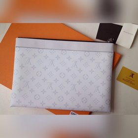 LV POCHETTE APOLLO Сумка Модель M62291 Эта сумка, изготовленная 