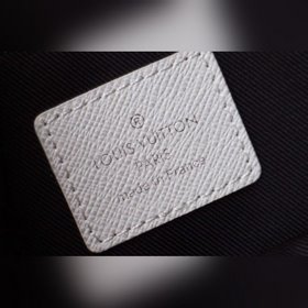 LV POCHETTE APOLLO Сумка Модель M62291 Эта сумка, изготовленная 