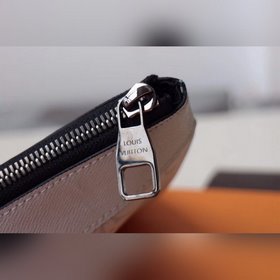 LV POCHETTE APOLLO Сумка Модель M62291 Эта сумка, изготовленная 