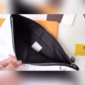 LV POCHETTE APOLLO Сумка Модель M62291 Эта сумка, изготовленная 