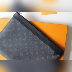 LV сумка POCHETTE APOLLO Модель M62291 Эта сумка, изготовленная