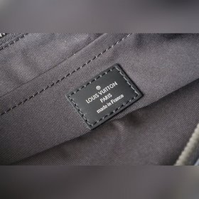 LV сумка POCHETTE APOLLO Модель M62291 Эта сумка, изготовленная