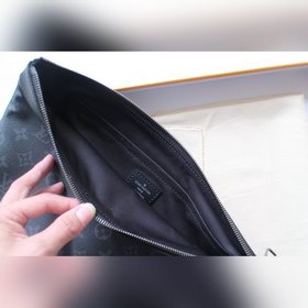LV сумка POCHETTE APOLLO Модель M62291 Эта сумка, изготовленная