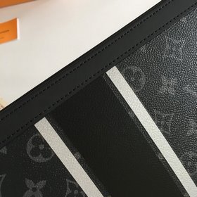 Средняя сумка LV Pochette Voyage, модель M64440 Эта сумка средне