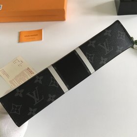 Средняя сумка LV Pochette Voyage, модель M64440 Эта сумка средне
