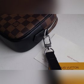 LV KASAI Ручная сумка Модель N41663 Просторное отделение на мол