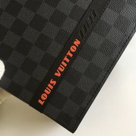 LV Модель： N60241 41696 Кожаная сумка Pochette Voyage среднего р