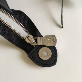 LV Модель： N60241 41696 Кожаная сумка Pochette Voyage среднего р