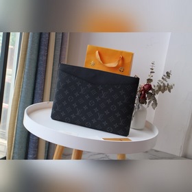LV сумка Артикул： M62048 Эта сумка изготовлена из фирменного по