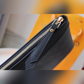 LV сумка Артикул： M62048 Эта сумка изготовлена из фирменного по