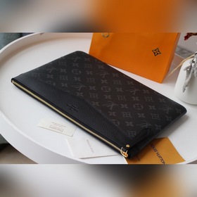LV сумка Артикул： M62048 Эта сумка изготовлена из фирменного по