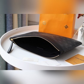 LV сумка Артикул： M62048 Эта сумка изготовлена из фирменного по