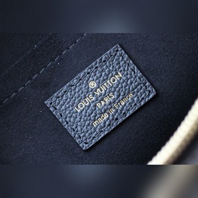LV сумка Артикул： M62048 Эта сумка изготовлена из фирменного по