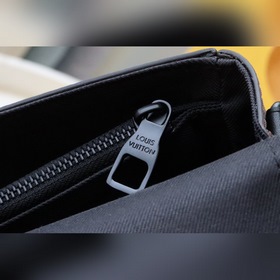 LV Артикул： M80560 Сумка S LOCK 4A Изготовлена из ткани Monogram