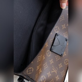 LV Артикул： M80560 Сумка S LOCK 4A Изготовлена из ткани Monogram