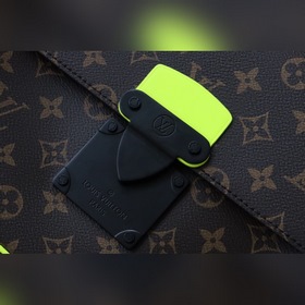 LV Артикул： M80560 Сумка S LOCK 4A Изготовлена из ткани Monogram