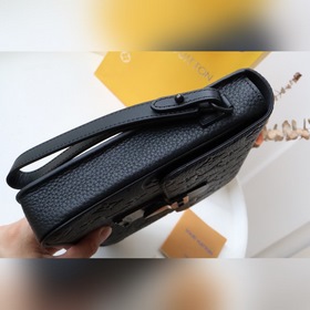 LV Модель： M80560 Кожа S LOCK 4A Изготовлена из ткани Monogram 