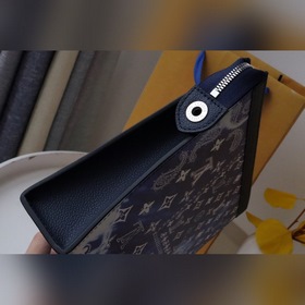 LV Артикул： M81442 сумка На сумочке изображен узор, имитирующий 